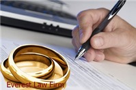 Vợ là người nước ngoài, khi ly hôn áp dụng luật nước nào?