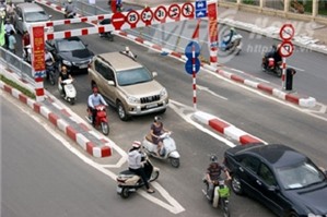 Đâm vào người đi sai luật giao thông có phải bồi thường?