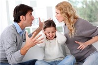 Khi ly hôn thì ai là người có quyền nuôi con khi một bên không quan tâm đến con?