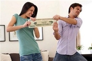 Đang làm thủ tục ly hôn có đòi lại được tiền khi đã cho chồng vay hay không?