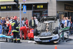 Gây tai nạn giao thông phải bồi thường và chịu trách nhiệm hình sự thế nào?