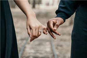 Hợp đồng hôn nhân, có gì trái luật?